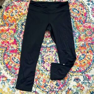 Lululemon black cropped leggings